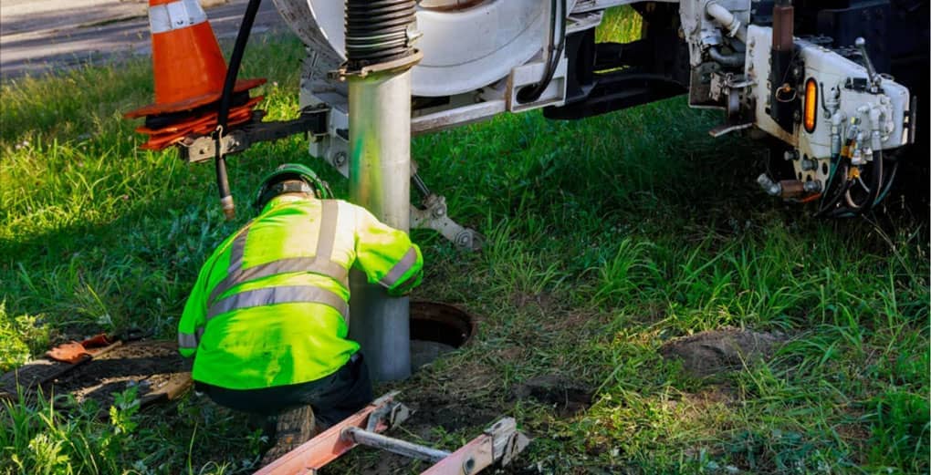 Cleaning the sewer system special equipment